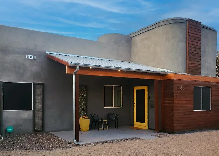 Modern Art House In Midtown, Pet Friendly Ferienhaus