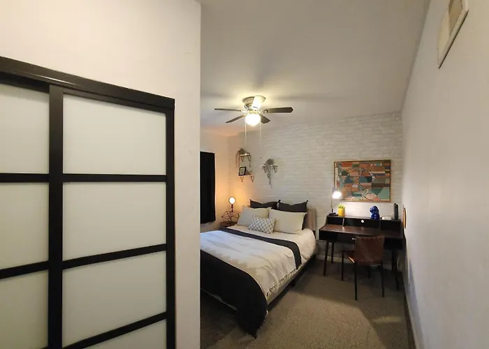 Modern Art House In Midtown, Pet Friendly