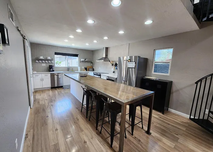 Modern Art House In Midtown, Pet Friendly Phoenix