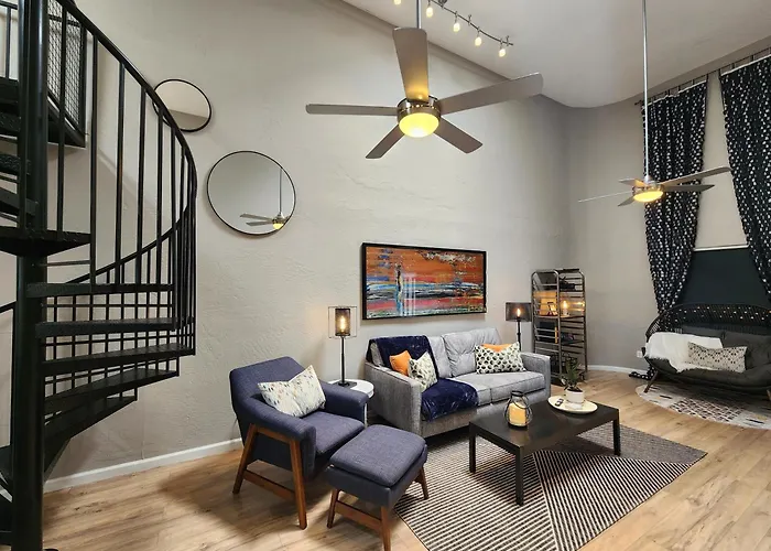 Modern Art House In Midtown, Pet Friendly *